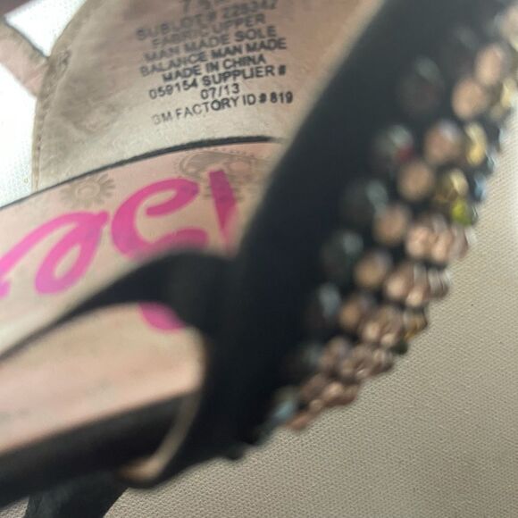 Betsey Johnson Betseyville Black suede heels SZ7.5 - Picture 9 of 9